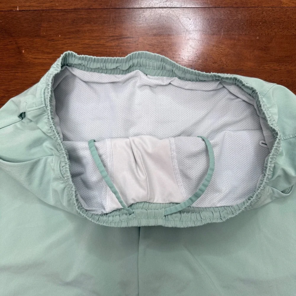 Lululemon Lined Running Shorts Men Medium Mint Green Athletic 6 In
